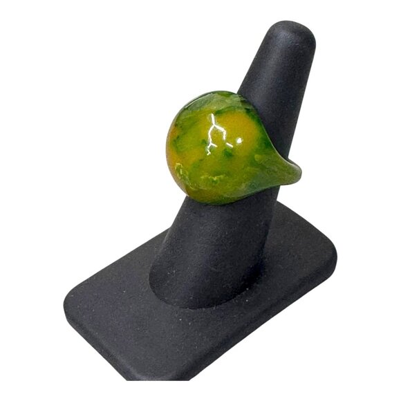 Green & Yellow Domed Creamed Spinach Bakelite Swirl Ring Size 6.5 Retro MCM - Picture 2 of 7